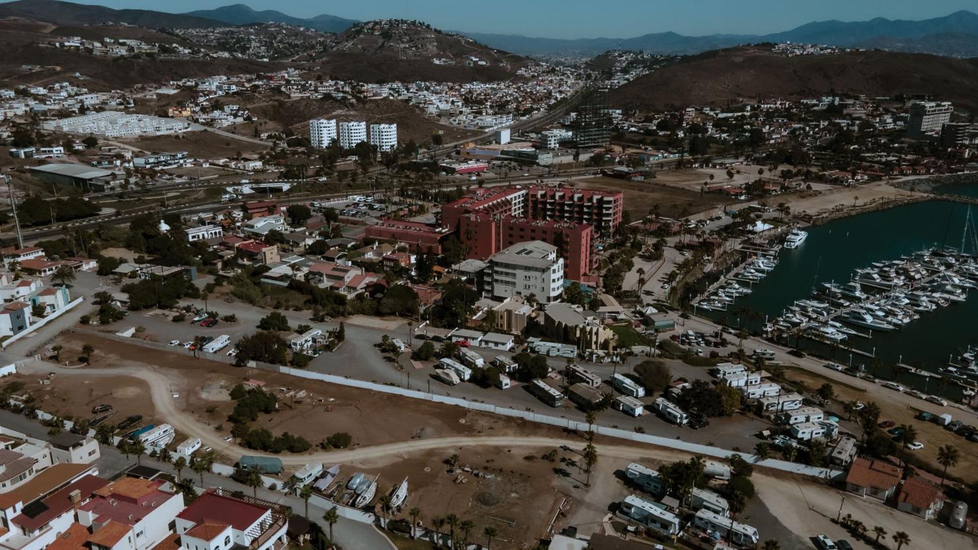 فيلا Estilo Californiano إنسينادا المظهر الخارجي الصورة